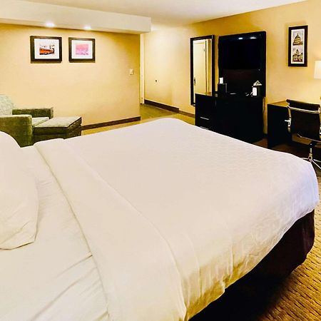 אוונסוויל Clarion Inn & Suites מראה חיצוני תמונה