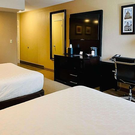 אוונסוויל Clarion Inn & Suites מראה חיצוני תמונה