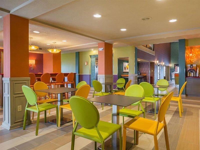 אוונסוויל Clarion Inn & Suites מראה חיצוני תמונה