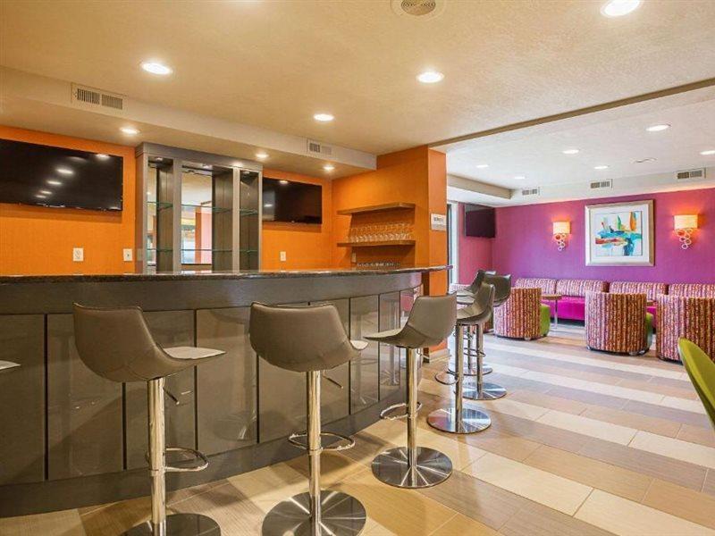 אוונסוויל Clarion Inn & Suites מראה חיצוני תמונה