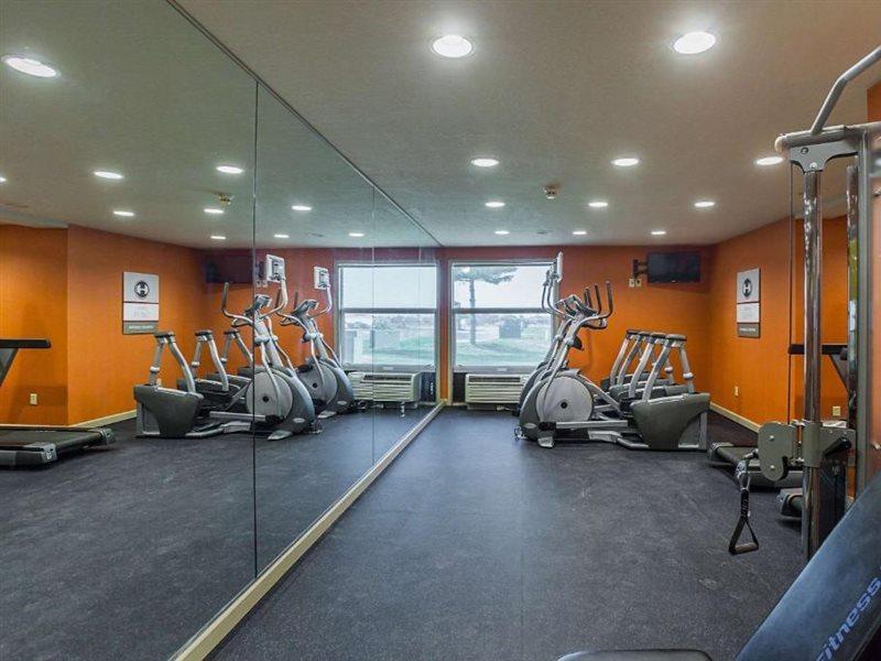 אוונסוויל Clarion Inn & Suites מראה חיצוני תמונה