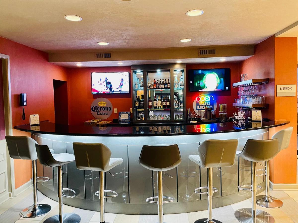אוונסוויל Clarion Inn & Suites מראה חיצוני תמונה