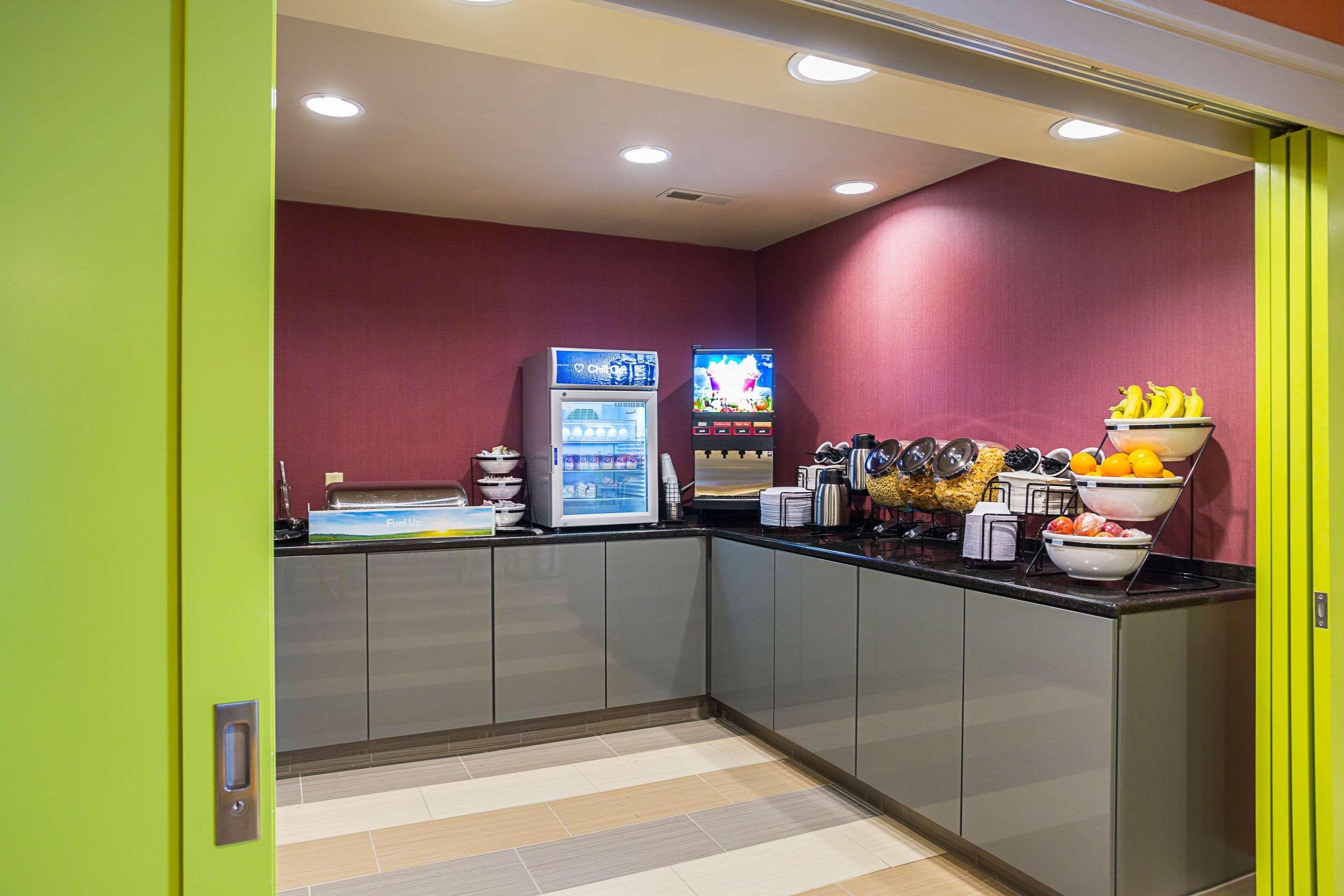 אוונסוויל Clarion Inn & Suites מראה חיצוני תמונה
