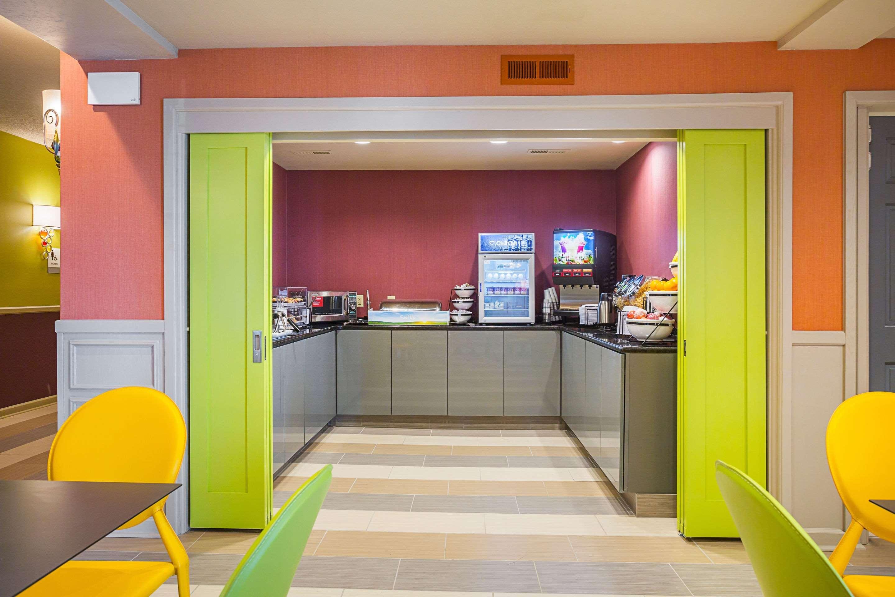 אוונסוויל Clarion Inn & Suites מראה חיצוני תמונה
