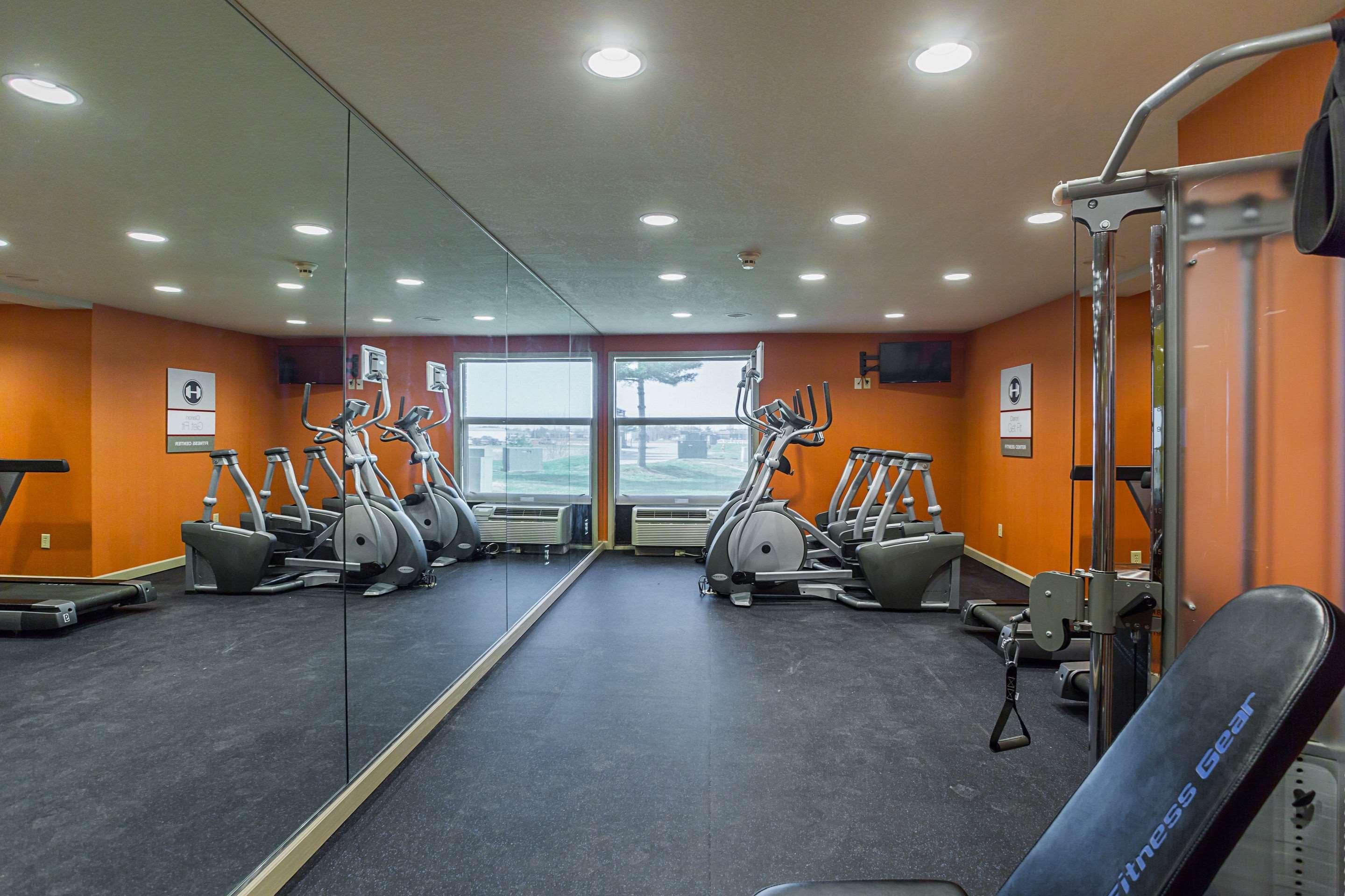אוונסוויל Clarion Inn & Suites מראה חיצוני תמונה