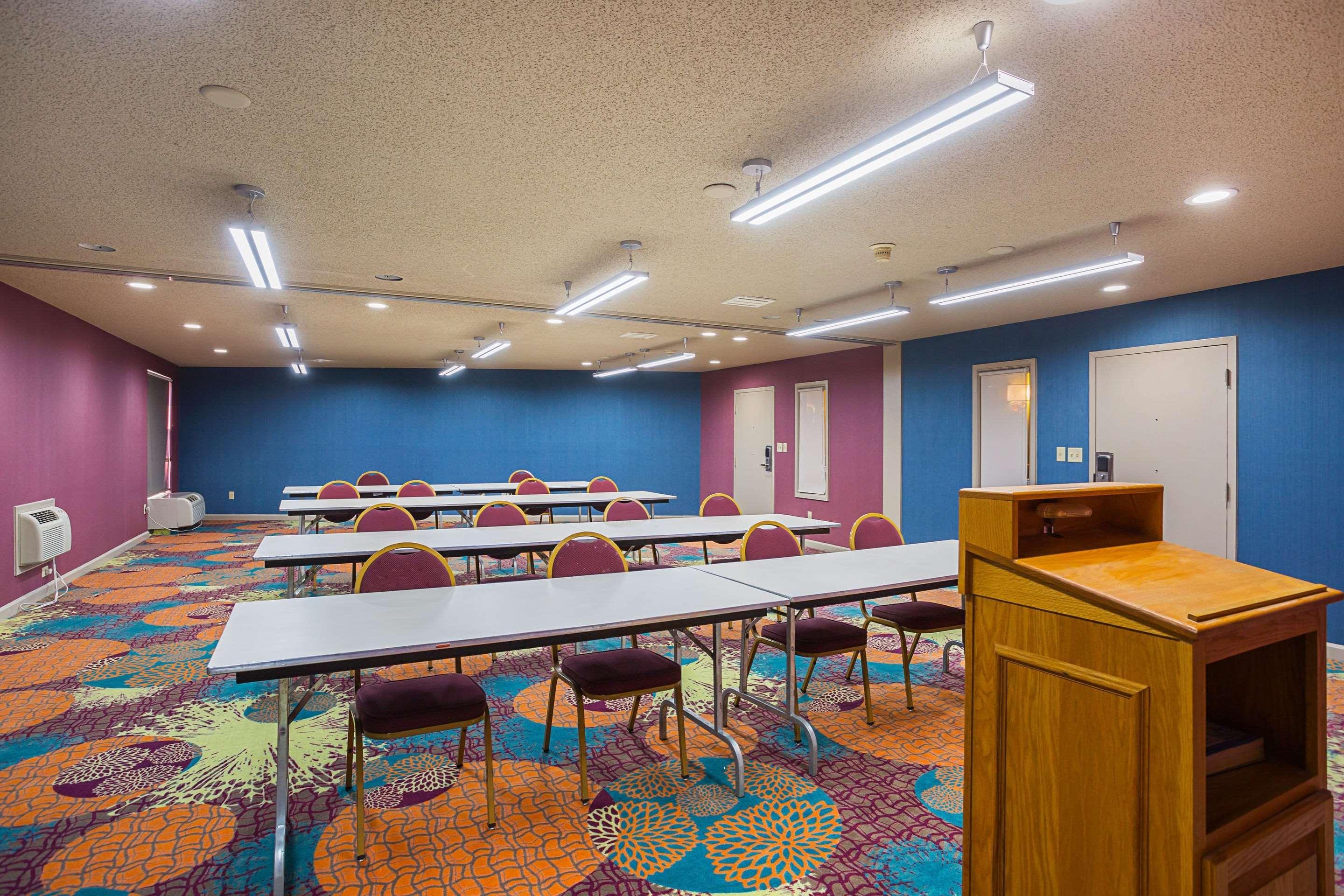 אוונסוויל Clarion Inn & Suites מראה חיצוני תמונה