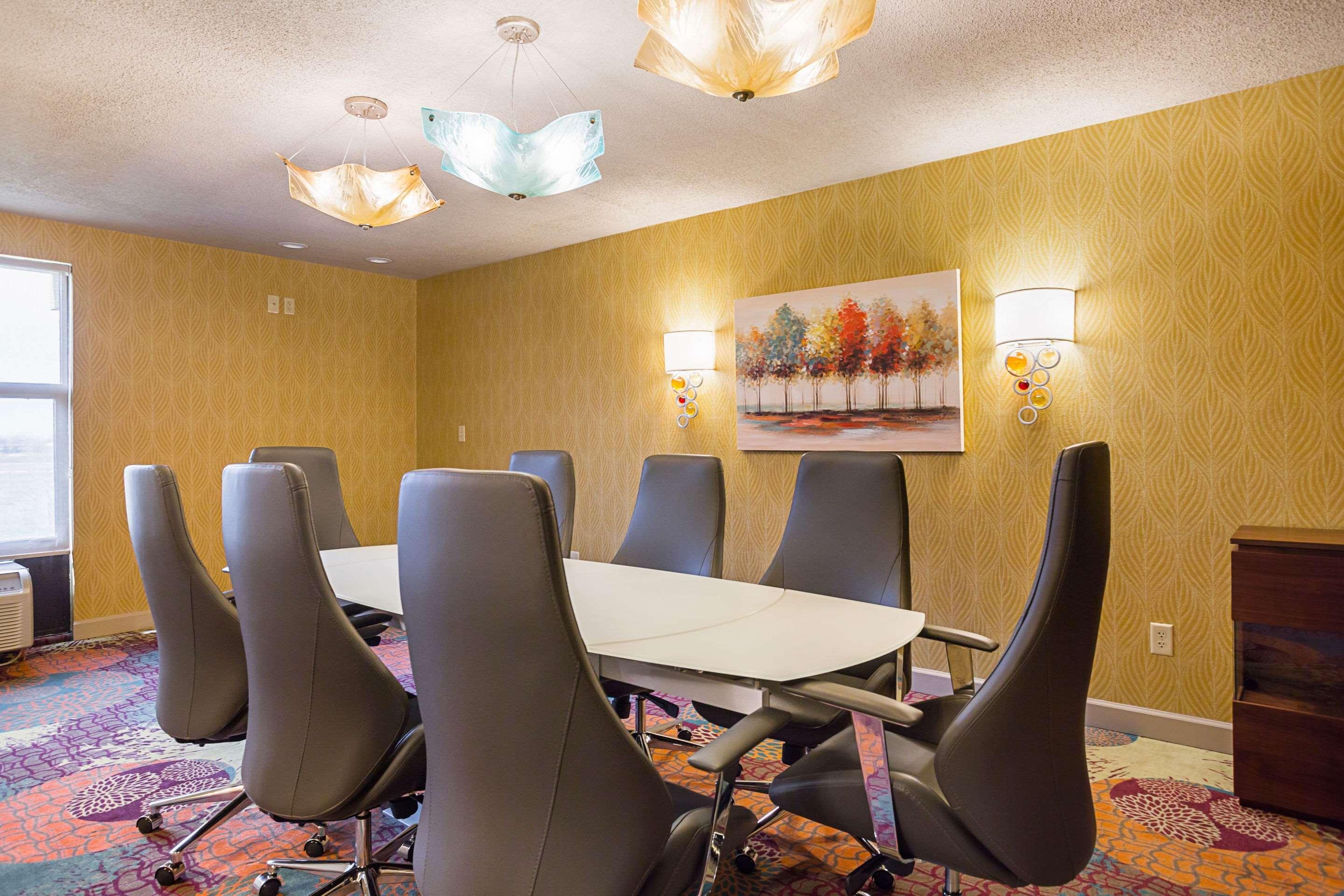 אוונסוויל Clarion Inn & Suites מראה חיצוני תמונה