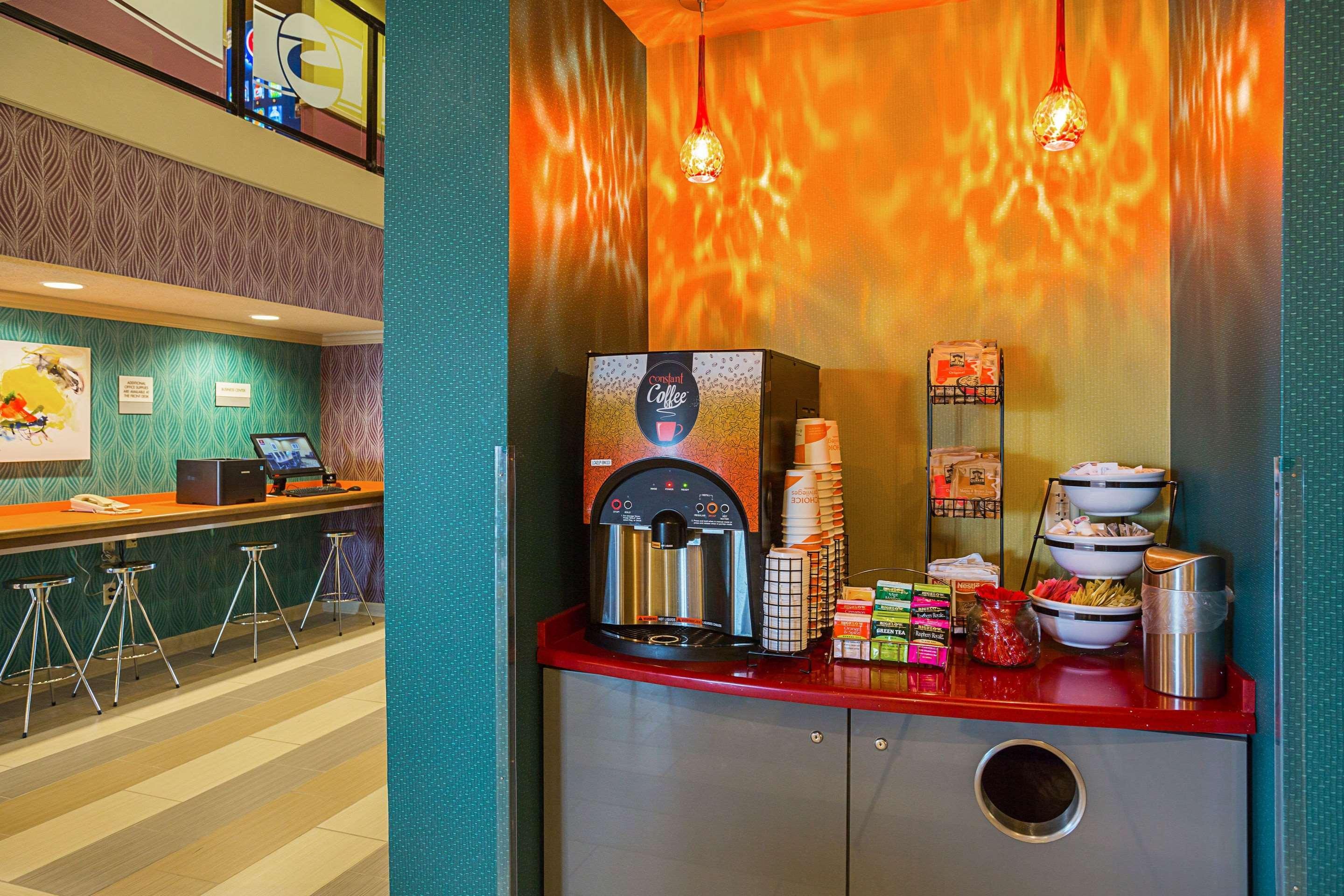 אוונסוויל Clarion Inn & Suites מראה חיצוני תמונה