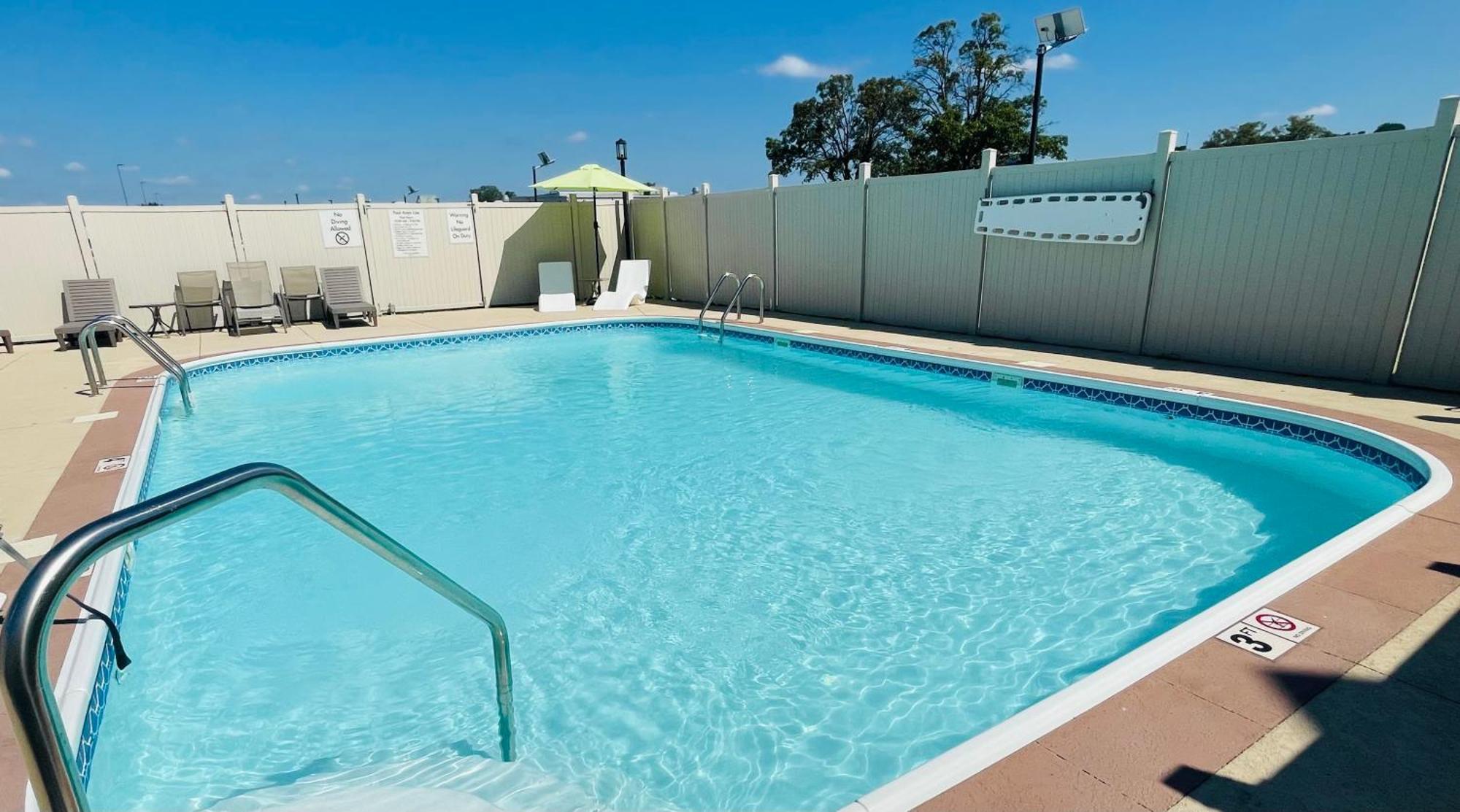 אוונסוויל Clarion Inn & Suites מראה חיצוני תמונה
